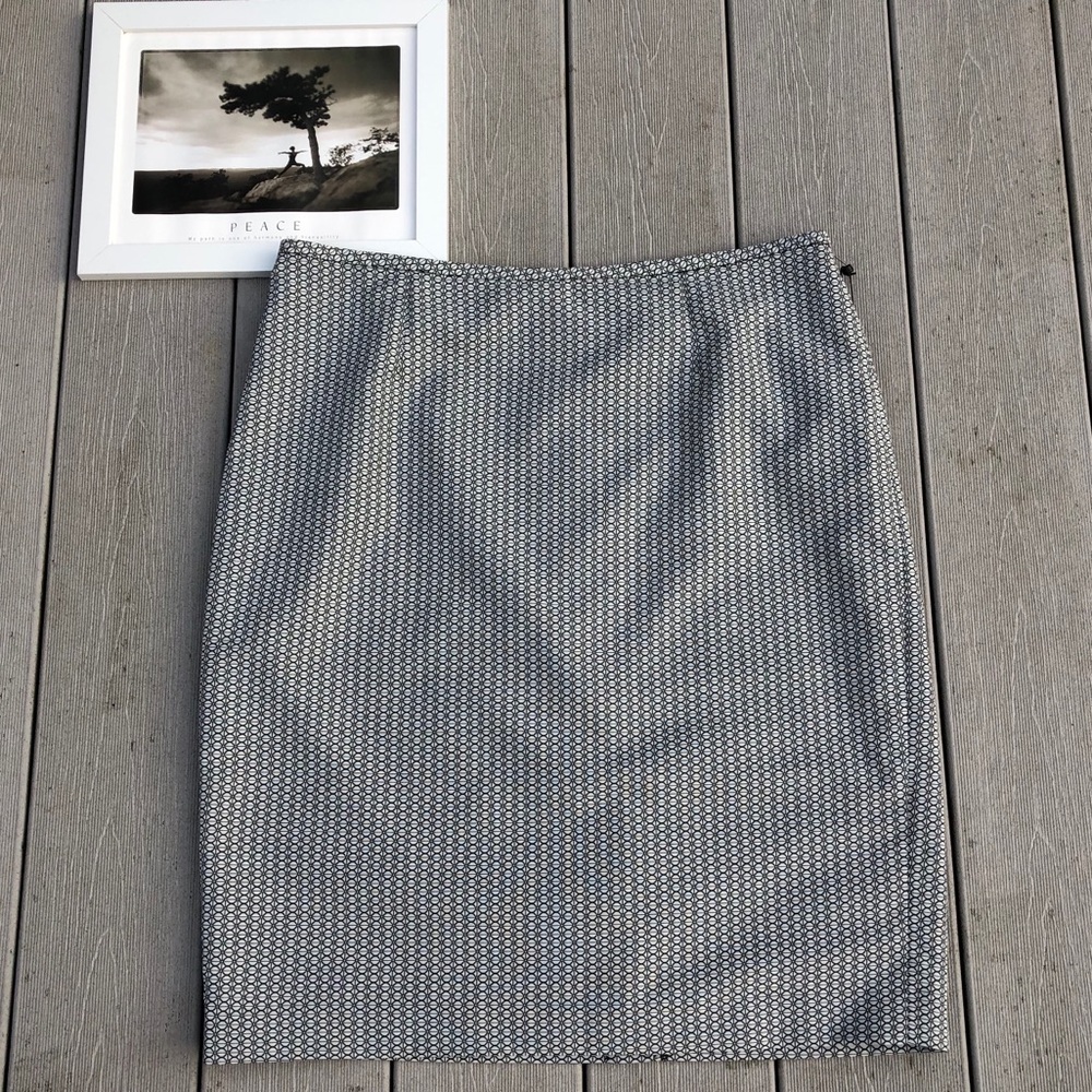 NWT CALVIN KLEIN pencil skirt, size 14.